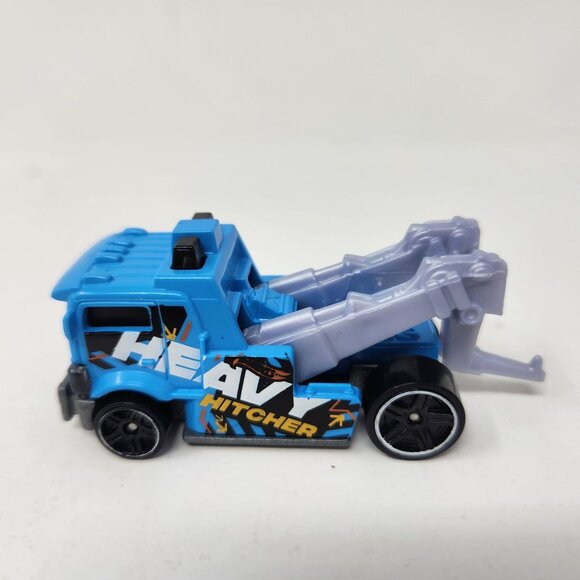Hot Wheels Heavy Hitcher Tow Truck Blue & Gray Die-Cast Toy Vehicle 1:64 Scale M - Picture 5 of 7